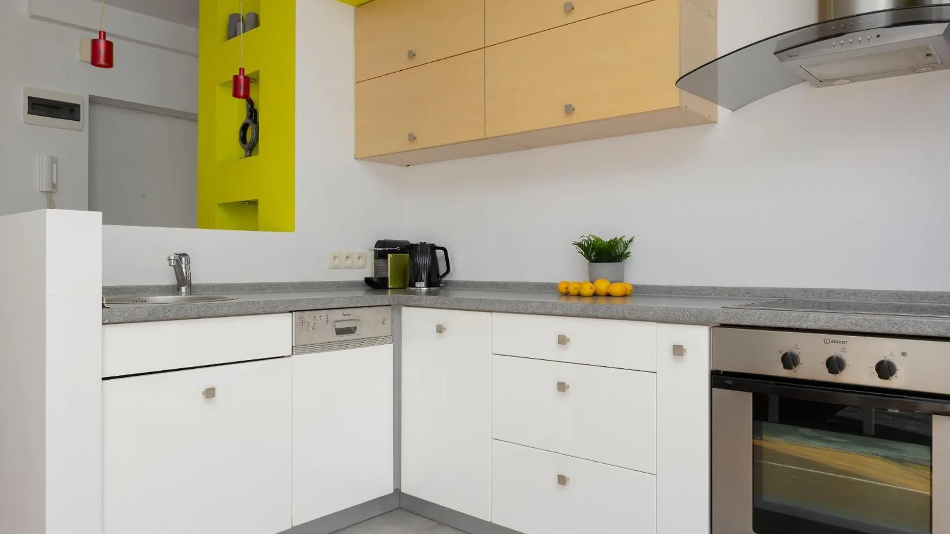 Sunny Apartment In The Heart Of Warsaw By Noclegi Renters פולין