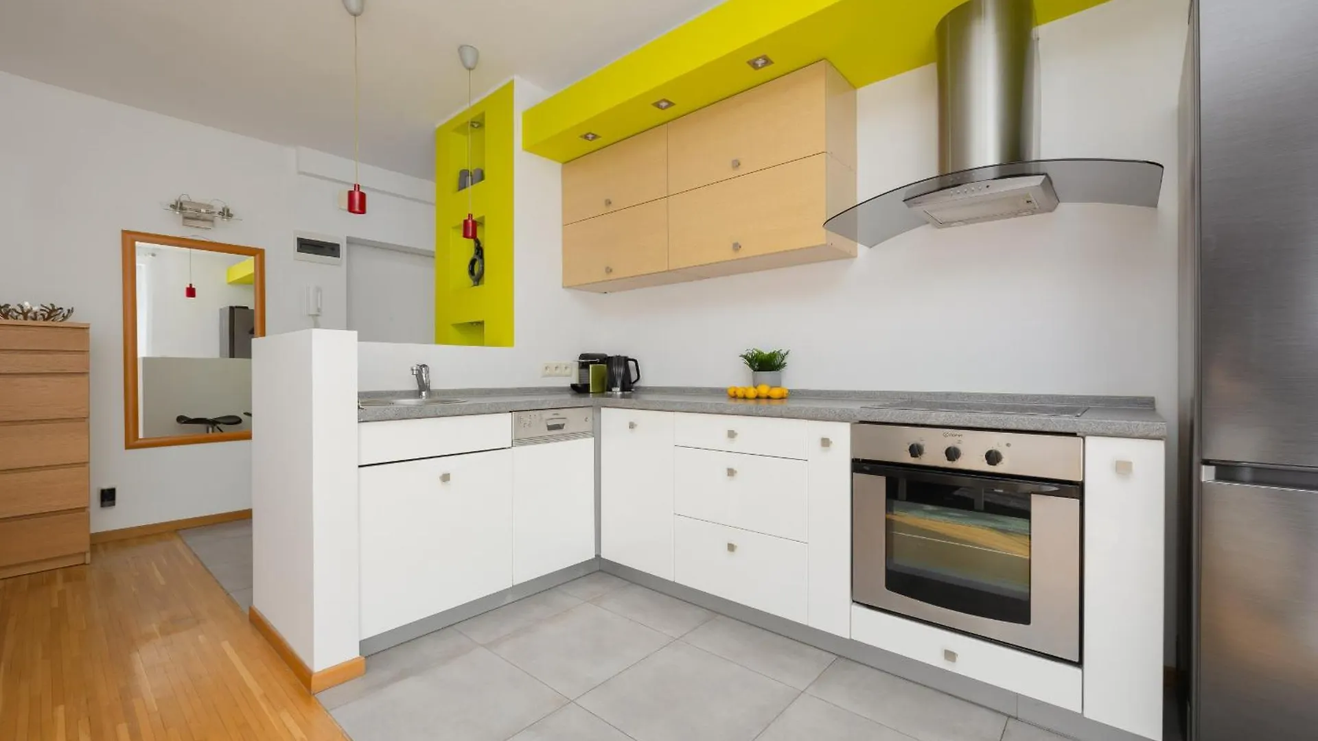 Sunny Apartment In The Heart Of Warsaw By Noclegi Renters 0*,